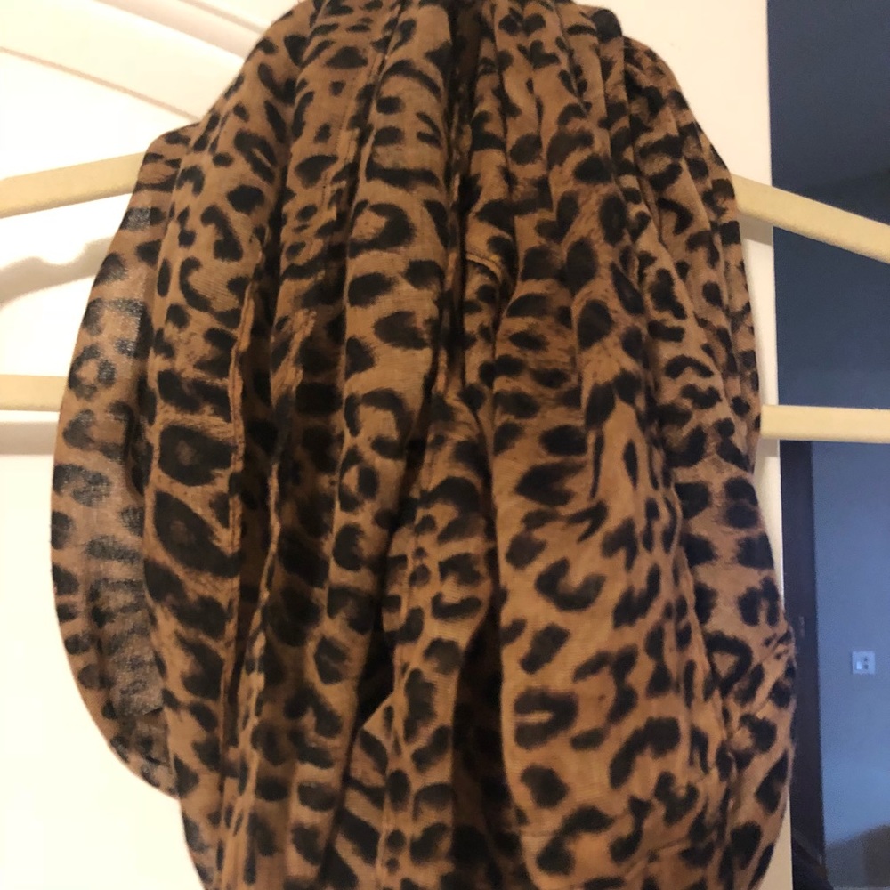Infinity scarf leopard print
